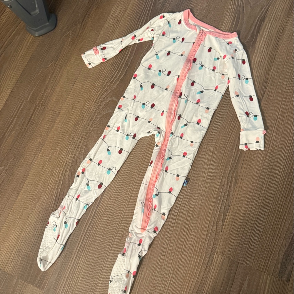 NWOT Kickee Pants Ruffle Pink String Lights Footie with Grips 12-18m